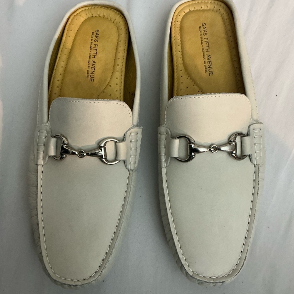Saks Fifth Avenue, means slipper Shoes
White/Beige size 10